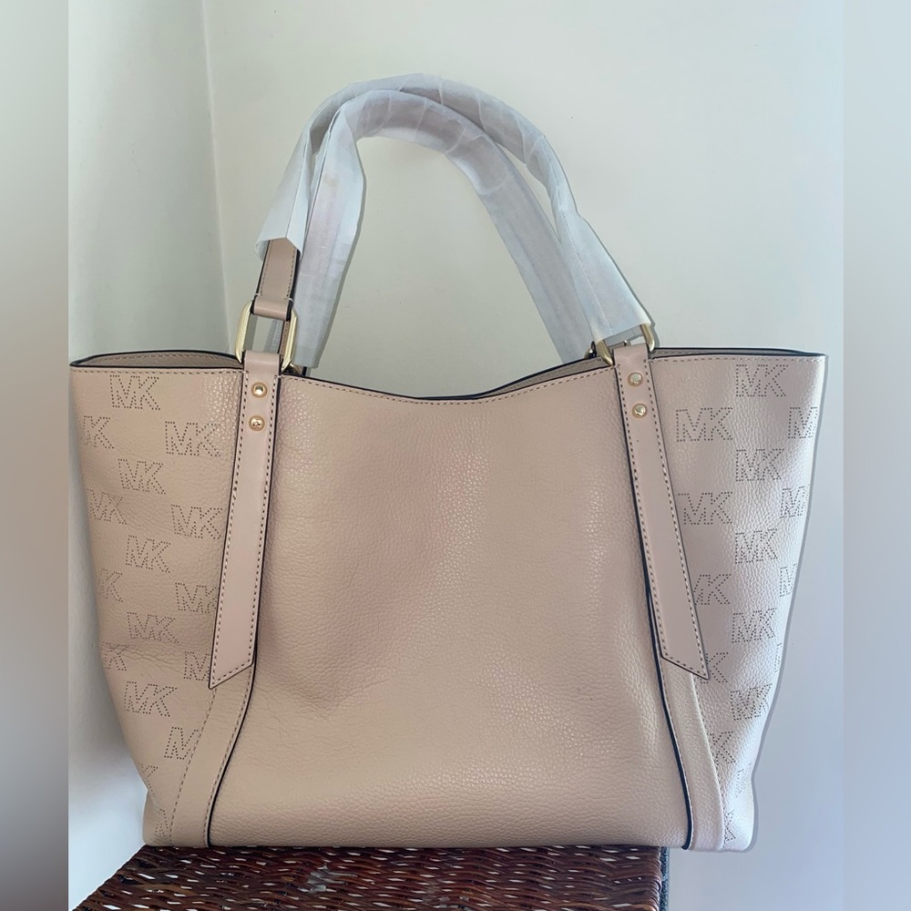 🆕MK Pebbled Leather Tote| 👜 Style: Arlo Buff Large| Versatile design - Picture 4 of 10